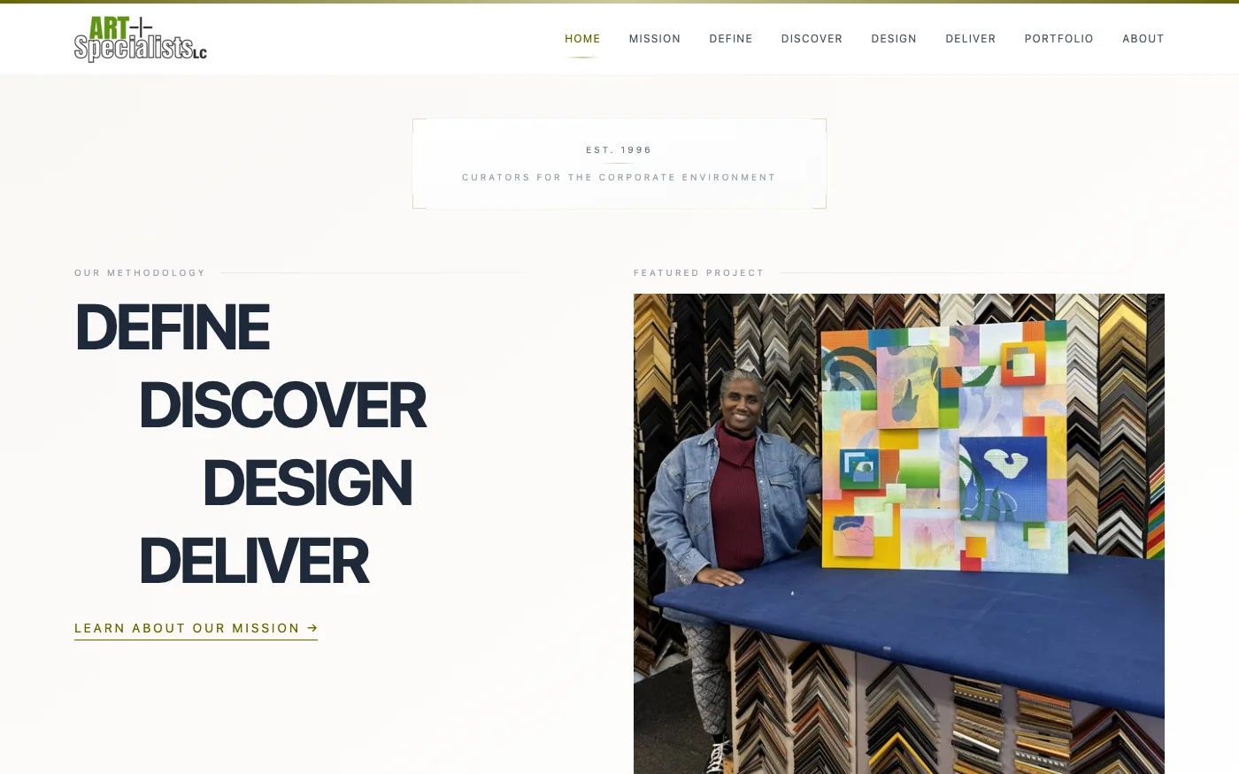 La home page di ArtSpecialists: il logo Art Specialists LC, la riga Est. 1996, Curators for the corporate environment, le parole Define, Discover, Design, Deliver e la foto di un progetto in evidenza, una donna accanto a un'opera astratta colorata in una corniceria.